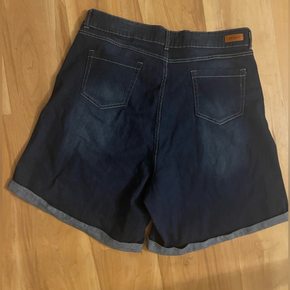 Women's plus size 22 Denim cuffed Jean shorts Distressed Bermuda Sz 22 waist 38 - Picture 3 of 9